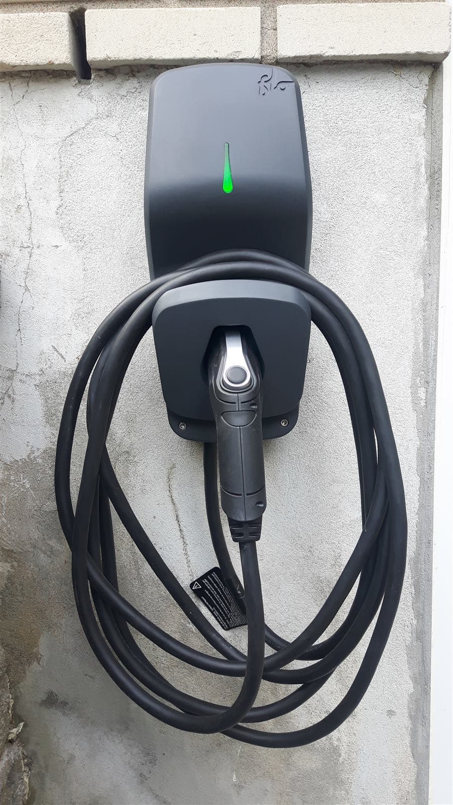 Outdoor Flo residential EV charger installation
